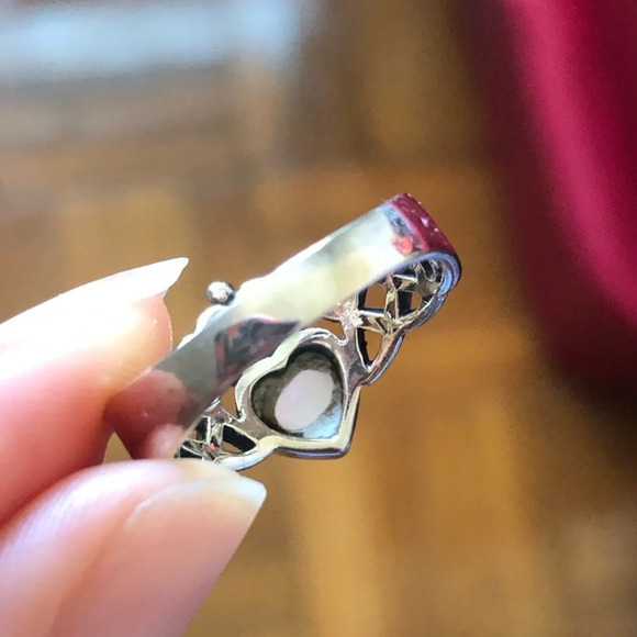 Mother of pearl Sterling Silver Claddagh ring size 6.5 - Picture 11 of 12